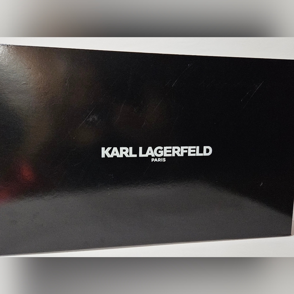 NWT Karl Lagerfeld Beanie, Scarf And Gloves Set. Black And White Logo W/ Box - Picture 4 of 5